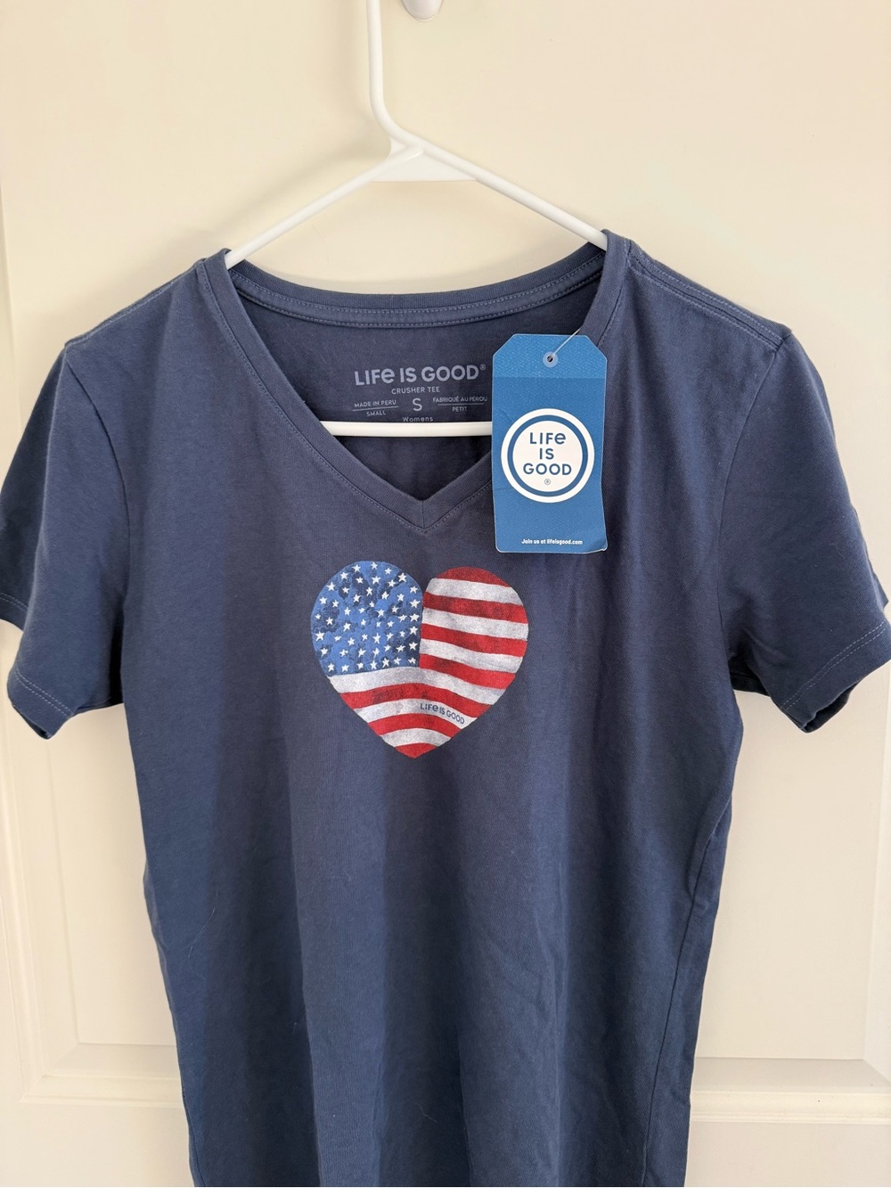 NWT Life is Good Women's Small Watercolor Flag Heart V-Neck Crusher Tee